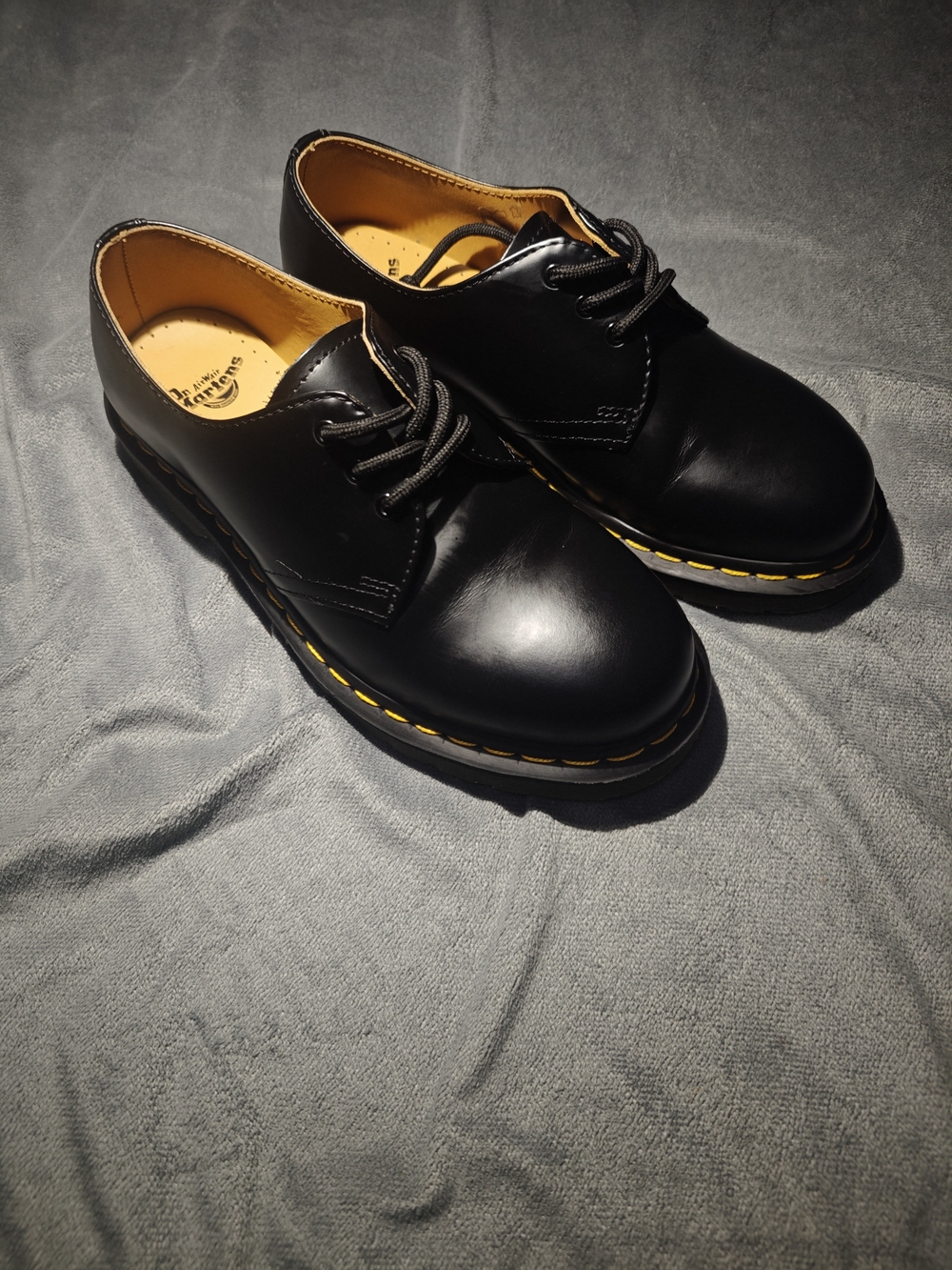 Dr. Martens NWOB MENS 6 WOMENS 7